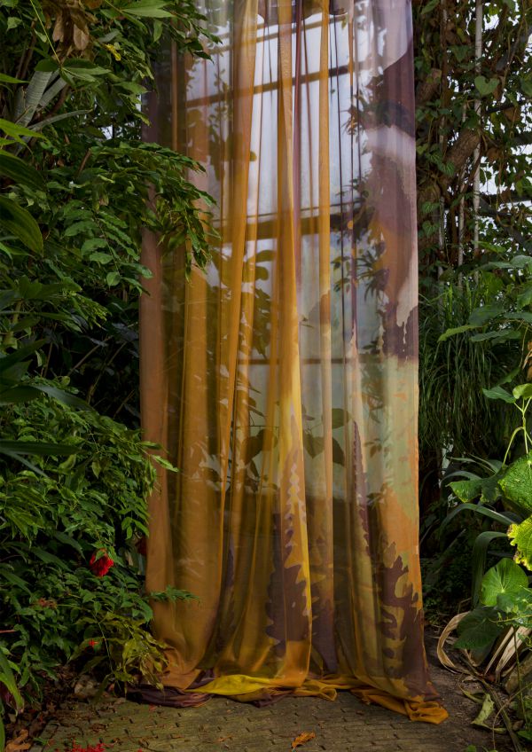 T&M/Workingbert wall curtain collection  in gold on voile  foto Kurt de Wit